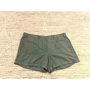 Ann Taylor Loft Linen Cargo Short Women's 14 Army GreenCuffed Inseam 4"